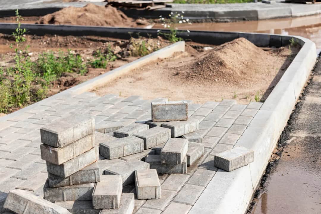 Jak wyciągnąć pojedyncza kostkę brukową - proste kroki i porady