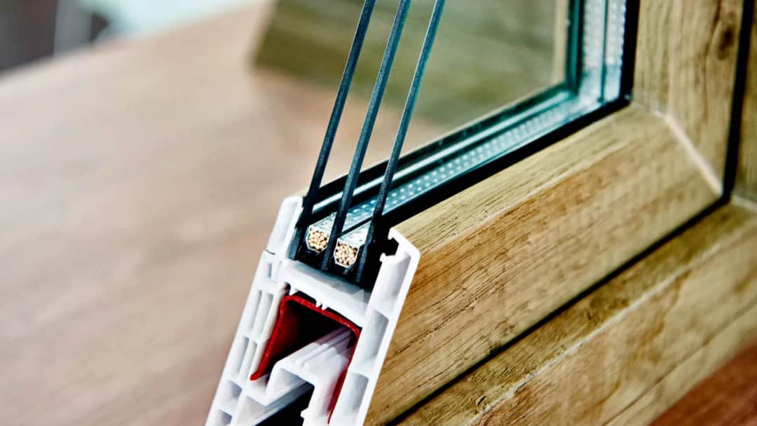 Ile kosztują okna plastikowe brązowe? Ceny, które zaskoczą każdego!