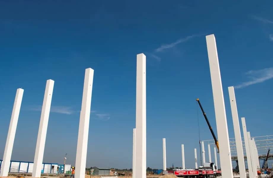 Słupy żelbetowe 24x24: Aktualne ceny i zastosowania w 2025