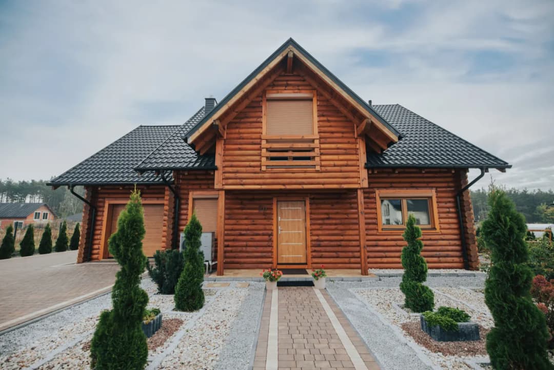 Ile kosztuje budowa domu drewnianego 100m2? Zaskakujące ceny i czynniki wpływające