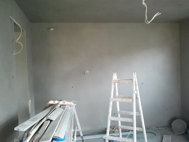 Ile schnie strop? Poznaj czas schnięcia i kluczowe czynniki