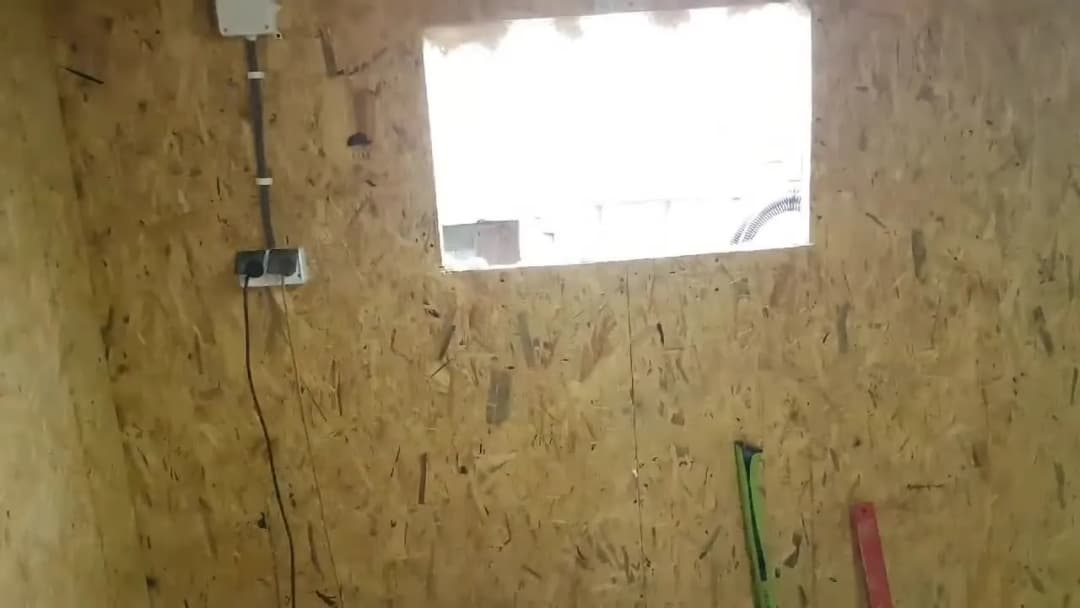 Jak zamontować okno w garażu blaszanym - proste kroki i cenne porady