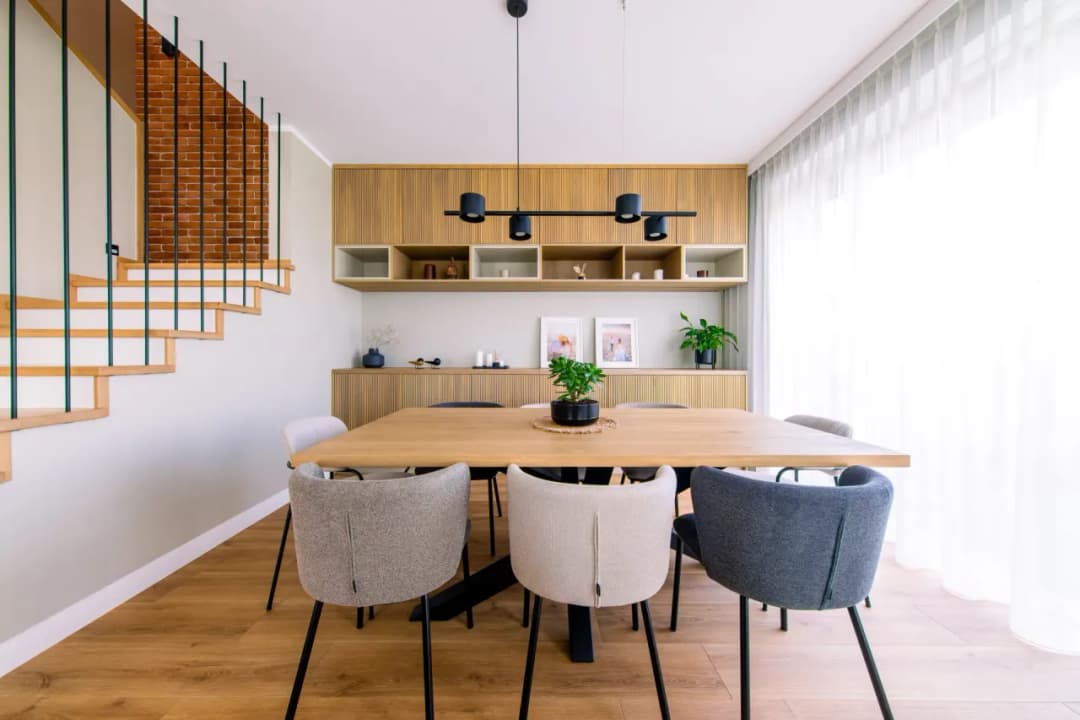 Czym zasłonić okno balkonowe, aby zapewnić prywatność i styl?