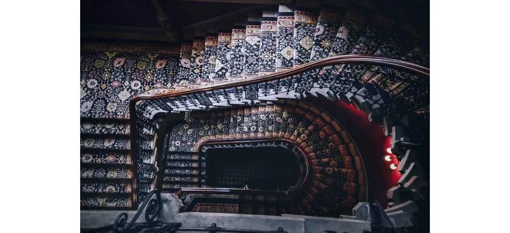 Jak przymocować chodnik na schodach, aby uniknąć przesuwania i wypadków