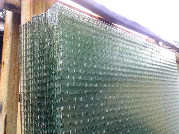 Szyba zbrojeniowa cena: ile kosztuje i gdzie ją kupić?