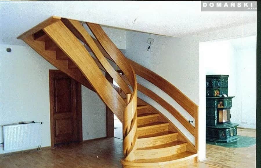 Schody lite czy klejone – co wybrać, aby uniknąć kosztów?