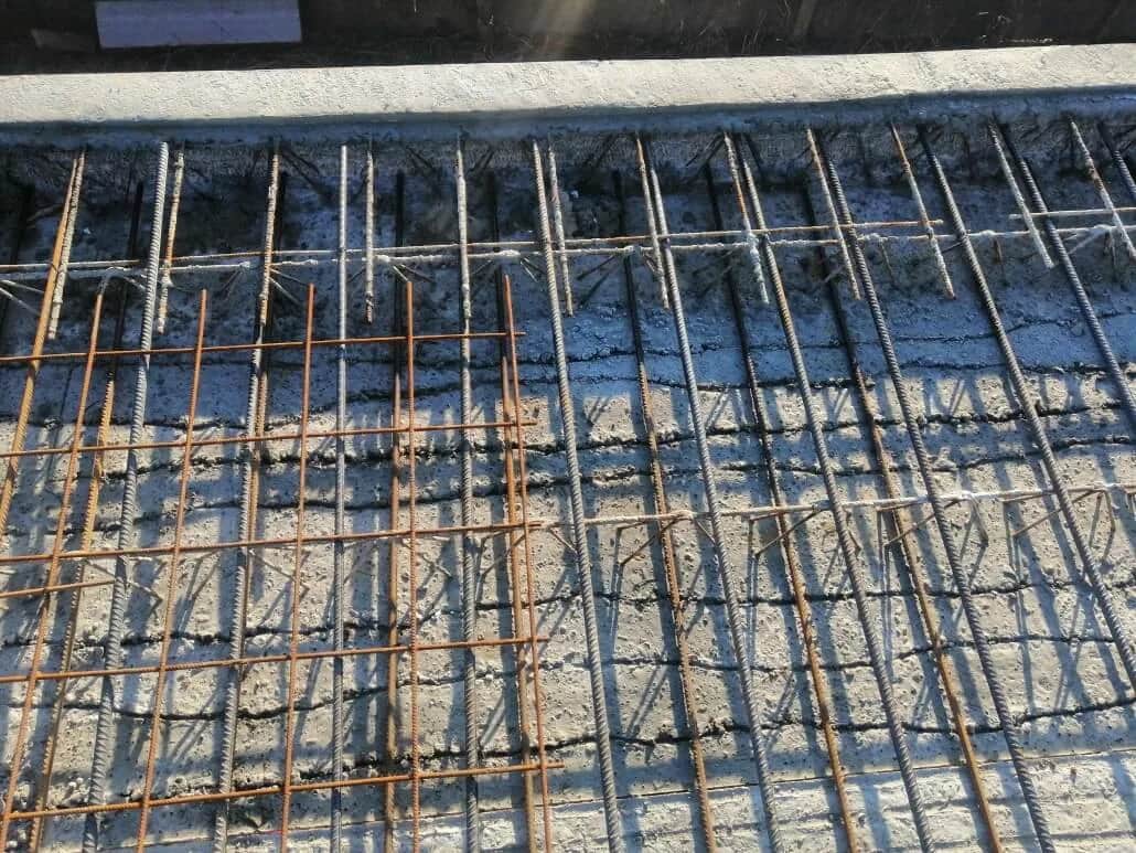 Zbrojenie stropu monolitycznego – jak prawidłowo rozmieścić pręty?