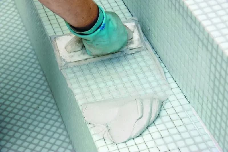 Czy fuga przepuszcza wodę? Sprawdź, jak uniknąć problemów z wilgocią