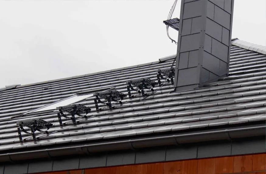 Schody do komina: Bezpieczne rozwiązania dostępu na dach